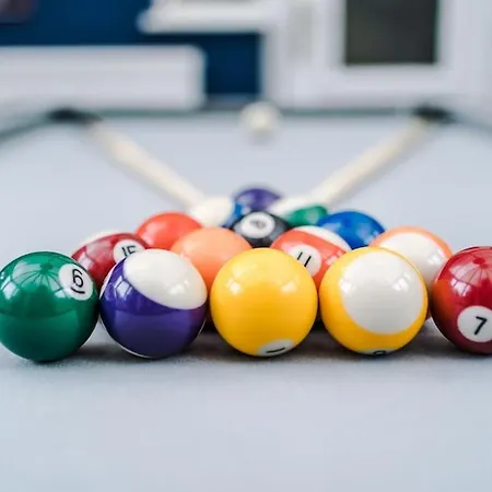 Stylish Home, Games Room, Sleeps 6, Large Driveway, Perfect For Groups * Manchester