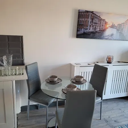 Apartment Media Salford Hospital Tv Bed