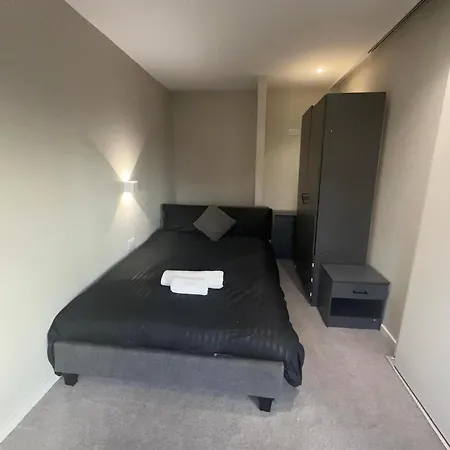 O M Luxurious Apartment