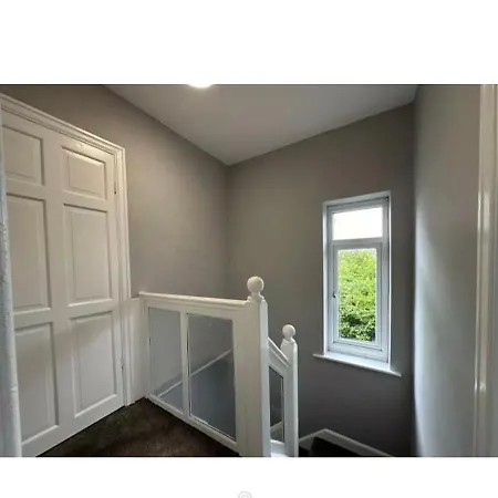 Victoria Avenue East 3 Bedroom House * Manchester