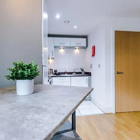Stylish Apartment, Sleeps 4, Smart Tv, Next To Deansgate