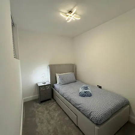 Stunning Excellent Location *