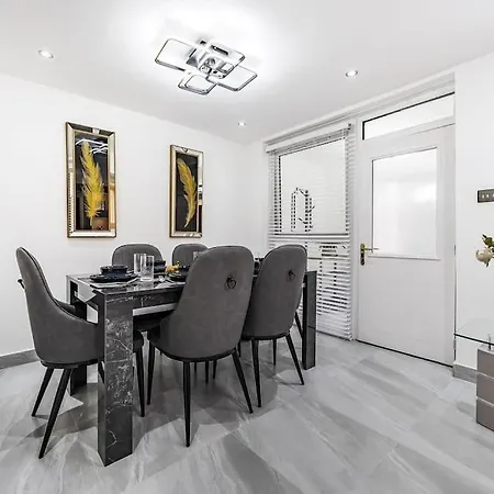 Stunning Excellent Location * مانشستر