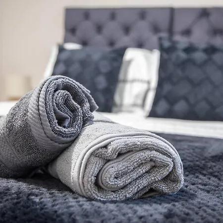 Luxury 2bd Apartment *