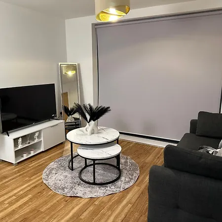 Luxury 2-bed High-rise In With Parking Manchester