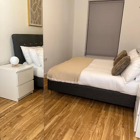 Luxury 2-bed High-rise In With Parking Manchester