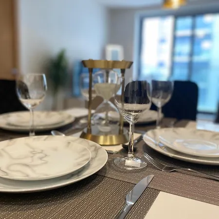 Luxury 2-bed High-rise In With Parking 曼彻斯特