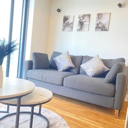 Apartment Luxury 2-bed High-rise In With Parking Manchester
