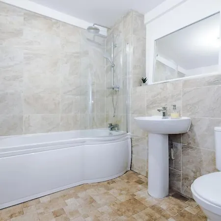 City Centre 2 Bed 2bath Apartment *