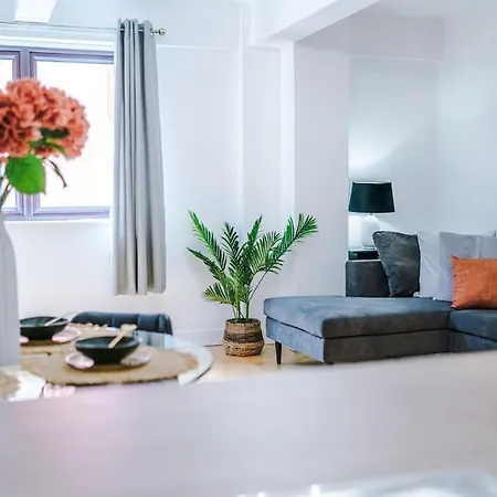 City Centre 2 Bed 2bath Apartment *