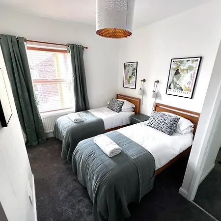 Edwardian Terrace In Holiday home Manchester