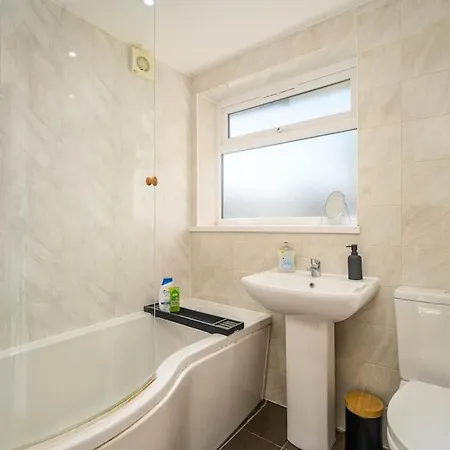 Appartamento Spacious 4bed Home, Sleeps 10, Pool Table, Parking, Perfect For Groups Manchester