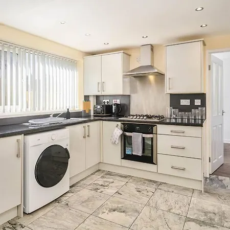 Lägenhet Spacious 4bed Home, Sleeps 10, Pool Table, Parking, Perfect For Groups