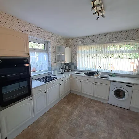 Dalton House - Three Bedroom Stretford Free Parking Near The Trafford Centre Manchester