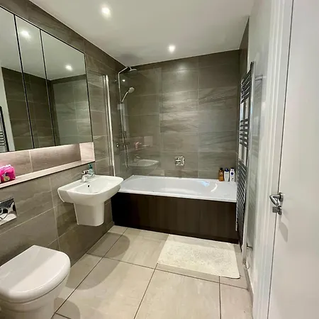 Modern Lux 2 Bed 2 Bath Ensuits Manchester