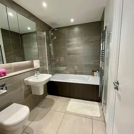 Modern Lux 2 Bed 2 Bath Ensuits