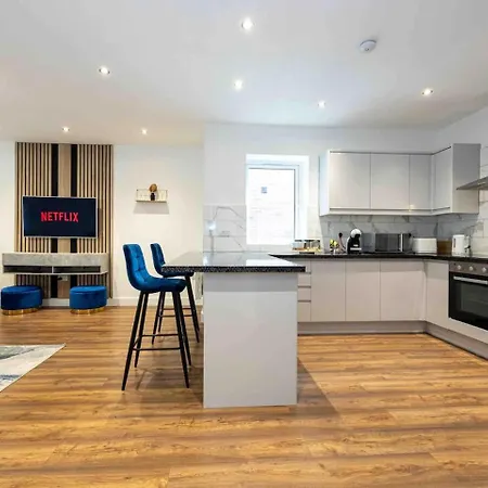 Vibrant 2br In Chorlton, Free Parking Manchester