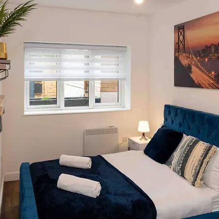 Vibrant 2br In Chorlton, Free Parking Apartment