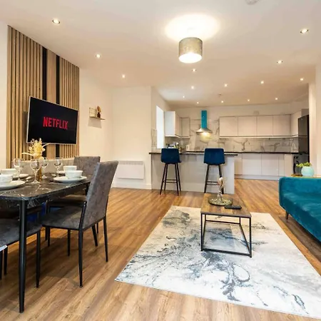 Vibrant 2br In Chorlton, Free Parking Apartment