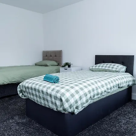 Spacious Ground Floor Near Old Trafford Stadium アパート *