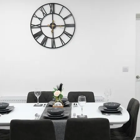 Manchester Entire 3-Bed House Sleeps 5 W Parking Сasa de vacaciones *