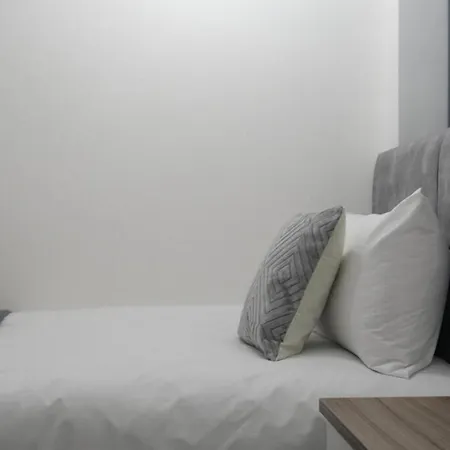 Ferienhaus Entire 3-bed House Sleeps 5 W Parking *