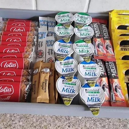 Ferienhaus Entire 3-bed House Sleeps 5 W Parking *