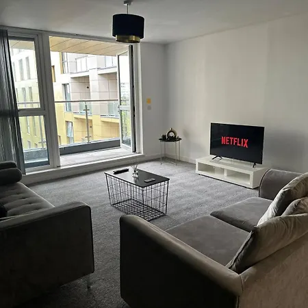 Apartment Stunning 2bd With River View 5min To Centre *