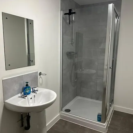Stunning 2bd With River View 5min To Centre *