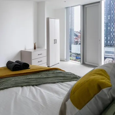 Spacious Skyline View 2bed *