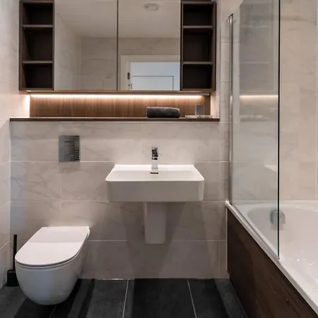 Spacious Skyline View 2bed Manchester