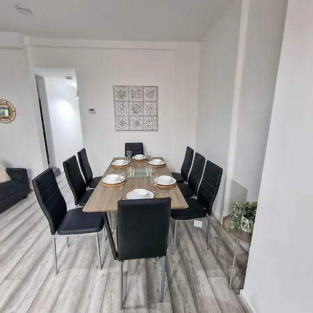 Sleeps 16 Etihad Coop Live By Superhost
