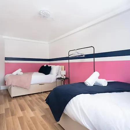 Apartment Tailored For Contractors & Business Guests - Driveway Parking Manchester