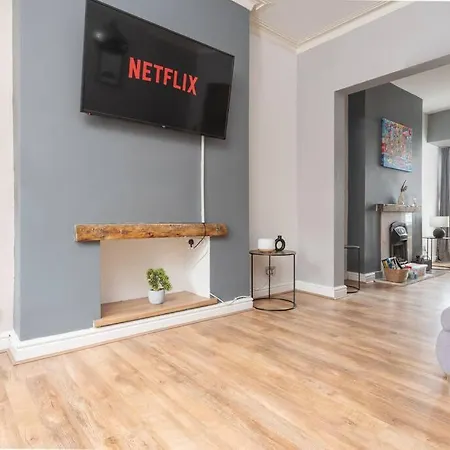 Ideal Long Retreat - Free Parking - Pool Table Apartament Manchester