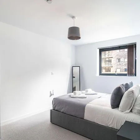 Apartment Contemporary 2 Bed Central