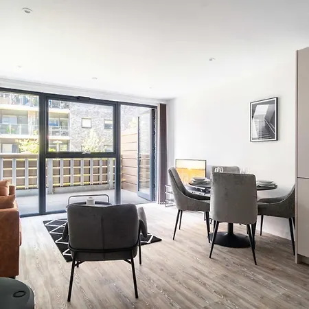Modern & Bright 2 Bed In 公寓