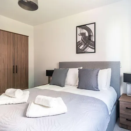 Modern & Bright 2 Bed In *
