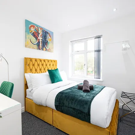 The Kent Luxury House Sleeps 14 Free Parking Manchester