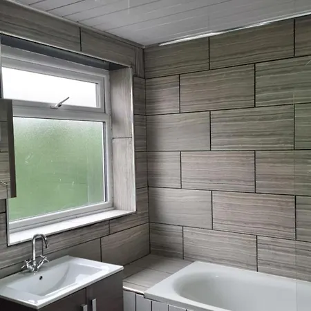 Victoria Avenue East 3 Bedroom House Feriehus