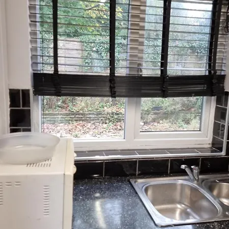 Dom wakacyjny Victoria Avenue East 3 Bedroom House Manchester
