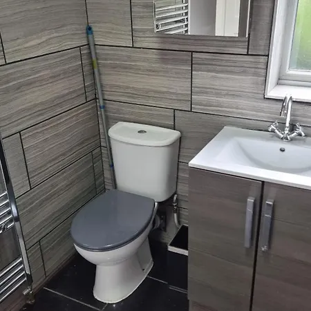 Victoria Avenue East 3 Bedroom House Holiday home