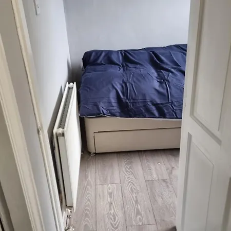 Victoria Avenue East 3 Bedroom House * Manchester