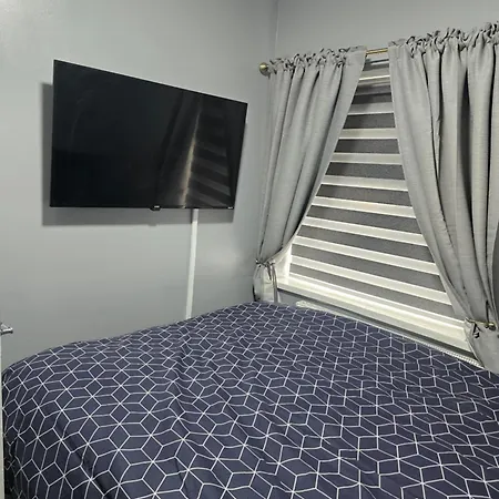 - House - Sleeps 6 - Parking - Garden