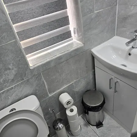 - House - Sleeps 6 - Parking - Garden Manchester