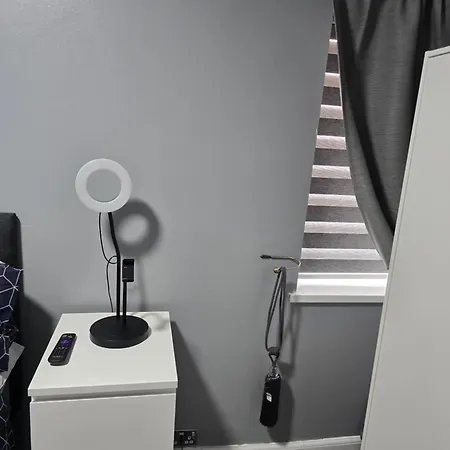 - House - Sleeps 6 - Parking - Garden Дом отдыха Манчестер