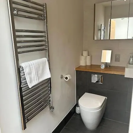 Luxury Modern Town House, Centre, Free Secured Parking Vakantiehuis *