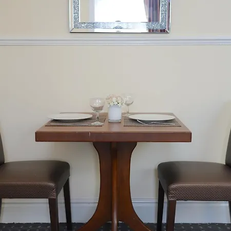Peaceful Cosy 2 Bed House In Holiday home *