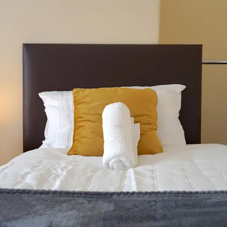 Peaceful Cosy 2 Bed House In Manchester