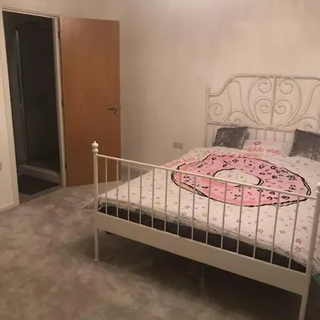 Villa Riverside Gem In The City *