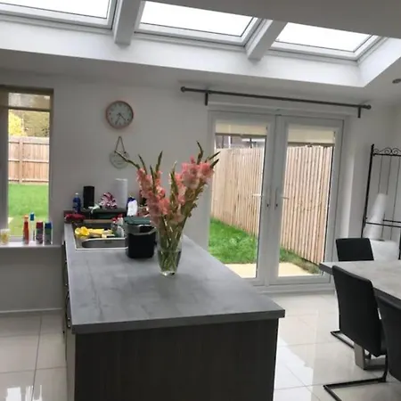 Riverside Gem In The City Villa